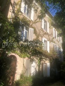 Maison de 1820 dans un écrin de verdure de 2 ha à Entrechaux